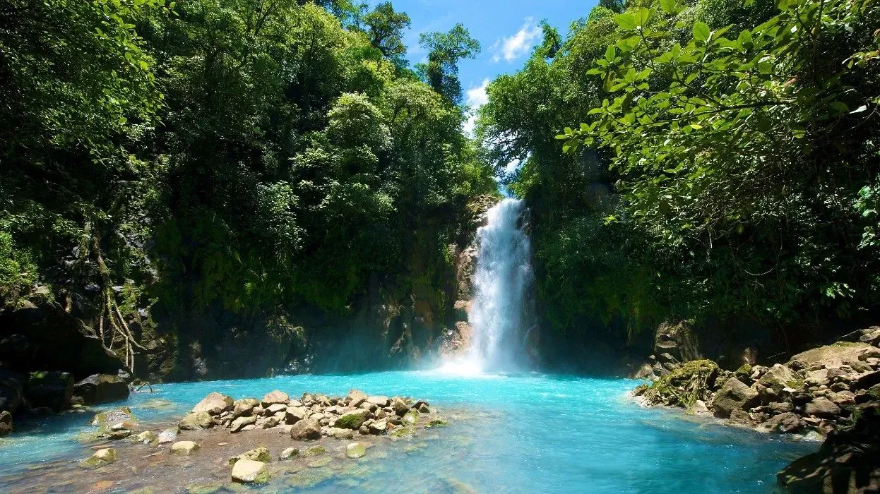 costa rica cascade rio celeste