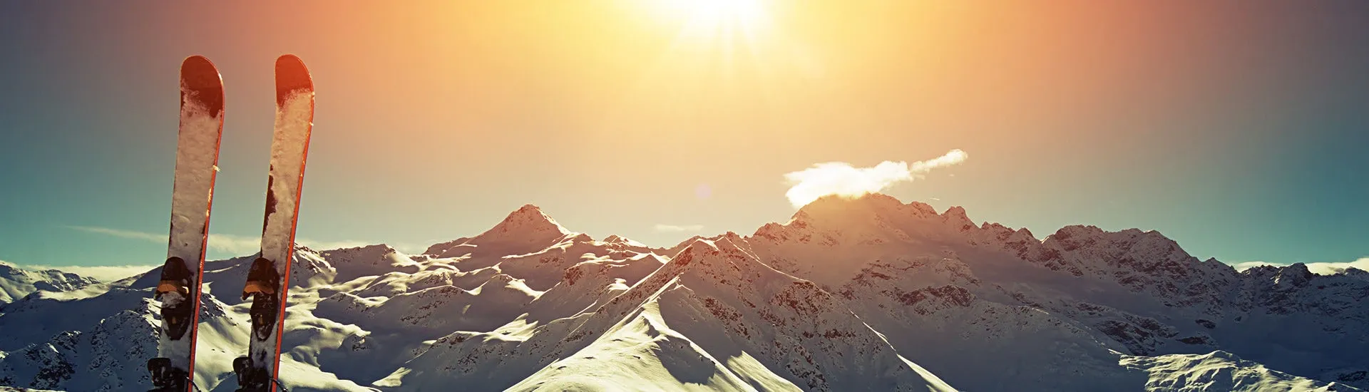 Montagne avec skis