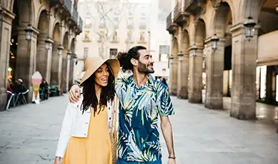 Couple dans les rues de Barcelone