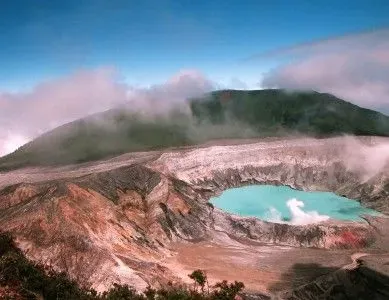 costa rica volcan Poas