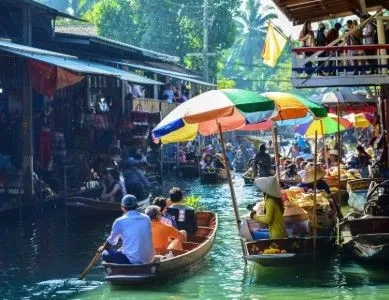 Marché flottant en Thailande