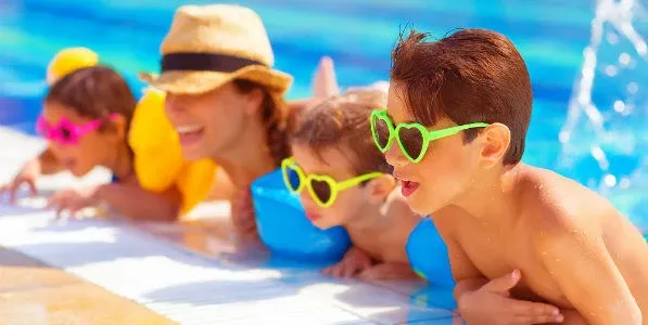 famille piscine.