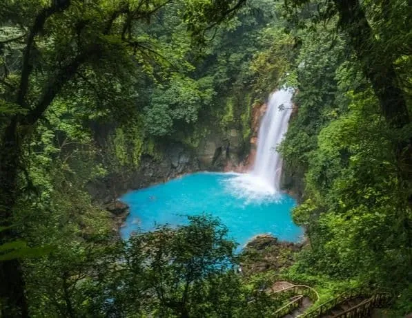 cascade rio celeste costa rica